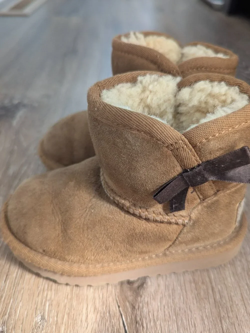 Ugg classic boot with bow infant/toddler